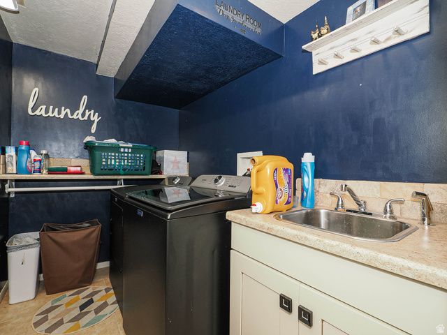 2425 E CINNABAR LN, Cottonwood Heights, UT 84121