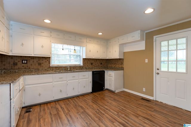111 1ST AVENUE NW, Graysville, AL 35073