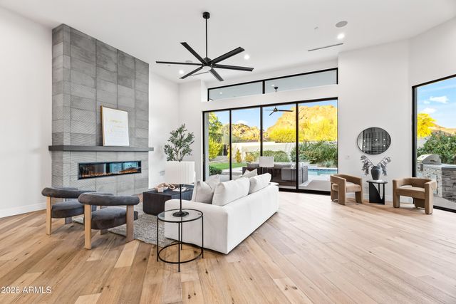 4414 E VERMONT Avenue S, Phoenix, AZ 85018