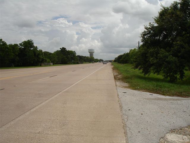 3207 W Parkwood Avenue, Friendswood, TX 77546