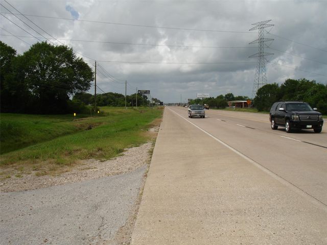 3207 W Parkwood Avenue, Friendswood, TX 77546