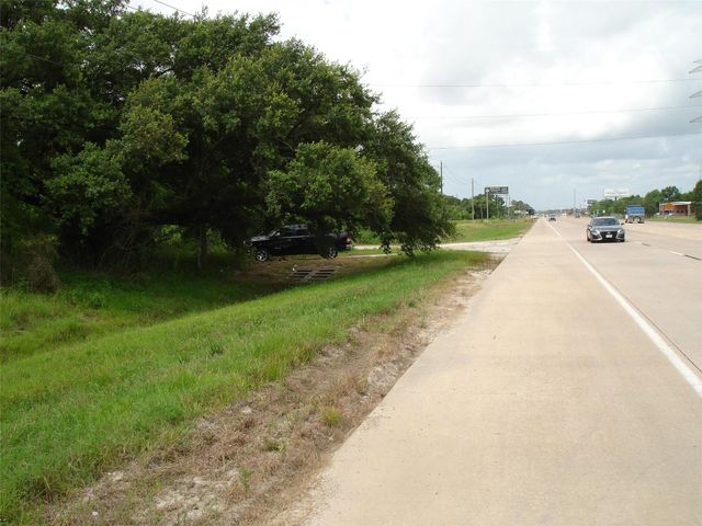 3207 W Parkwood Avenue, Friendswood, TX 77546