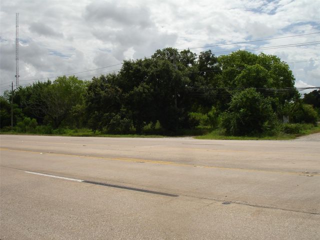 3207 W Parkwood Avenue, Friendswood, TX 77546