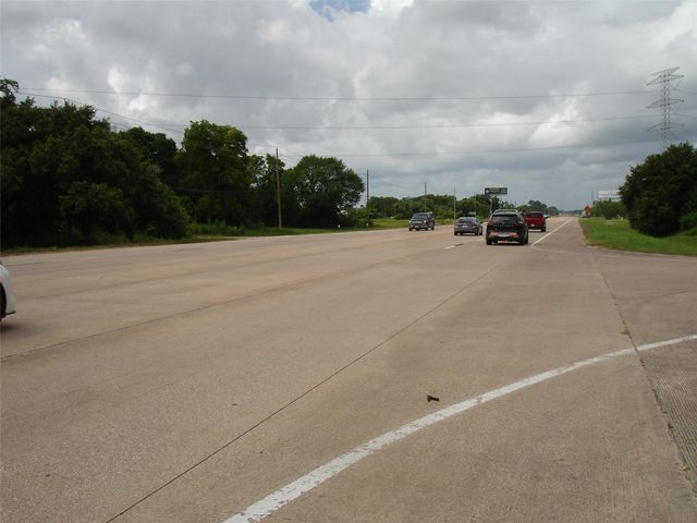3207 W Parkwood Avenue, Friendswood, TX 77546