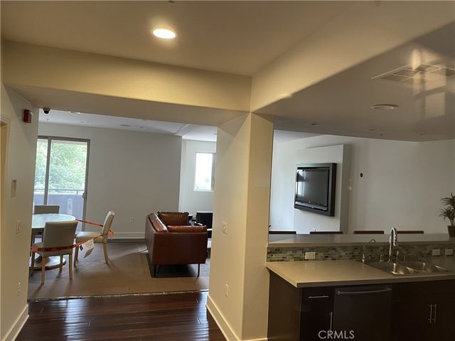 931 E Walnut Street 213, Pasadena, CA 91106