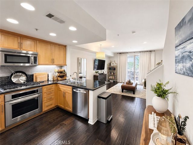 931 E Walnut Street 213, Pasadena, CA 91106