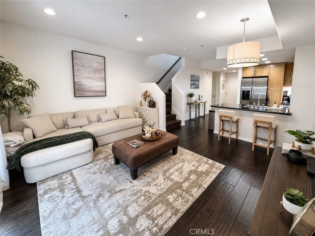 931 E Walnut Street 213, Pasadena, CA 91106