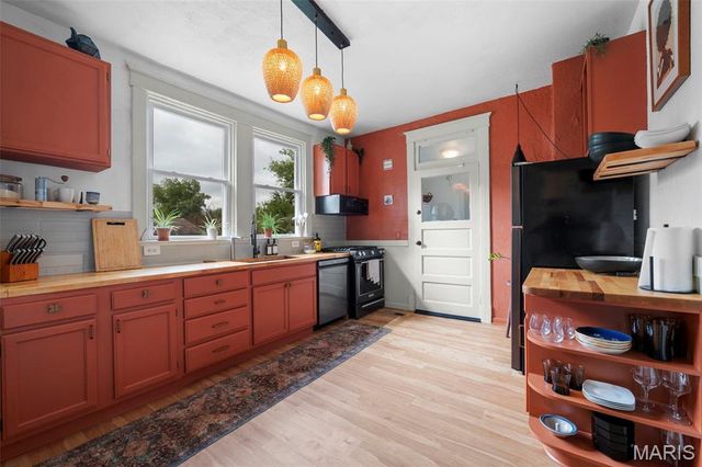 6539 Bartmer Avenue, University City, MO 63130