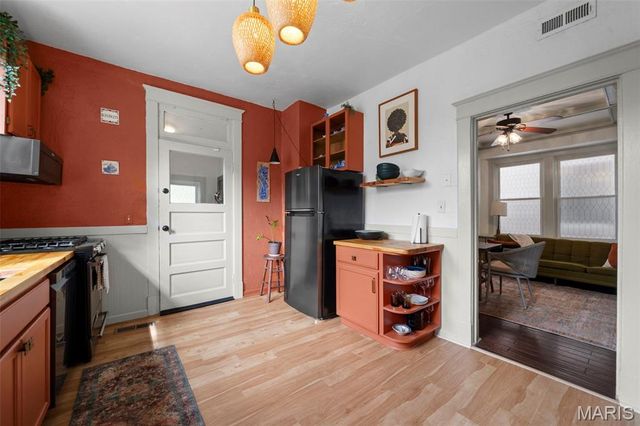 6539 Bartmer Avenue, University City, MO 63130