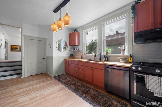 6539 Bartmer Avenue, University City, MO 63130