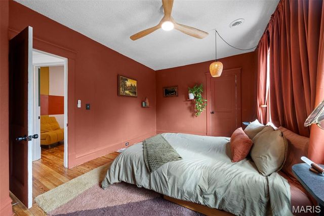 6539 Bartmer Avenue, University City, MO 63130