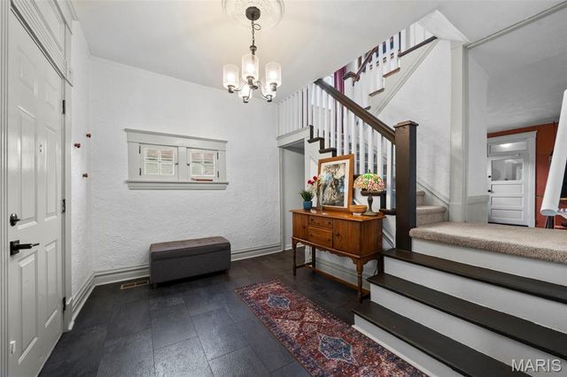 6539 Bartmer Avenue, University City, MO 63130