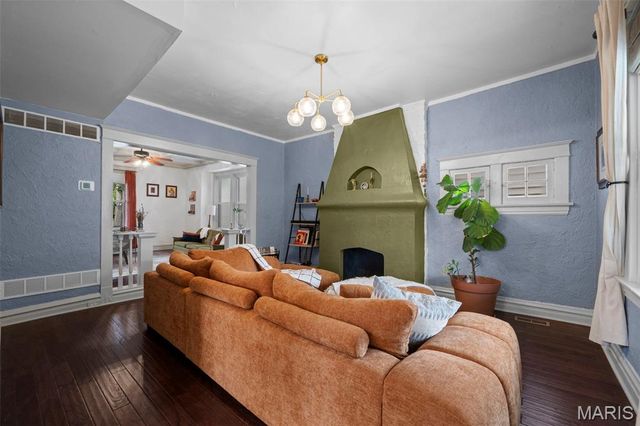 6539 Bartmer Avenue, University City, MO 63130