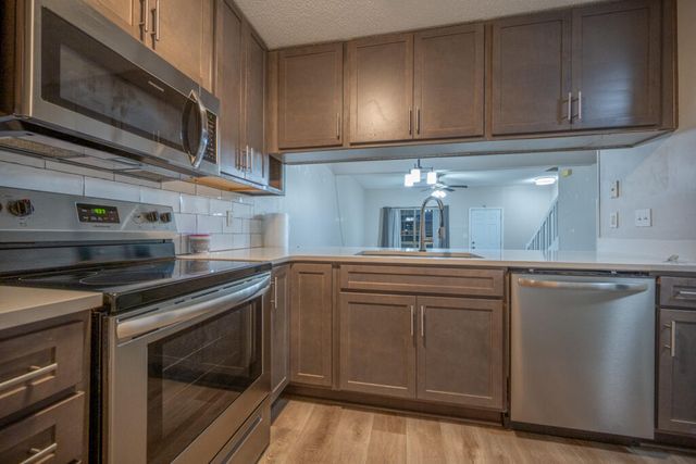 225 Carmel Drive 27, Fort Walton Beach, FL 32547