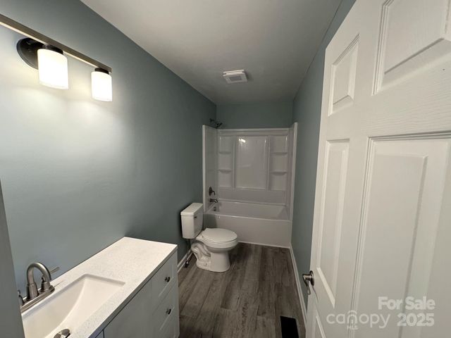 1208 N Ashe Avenue, Newton, NC 28658