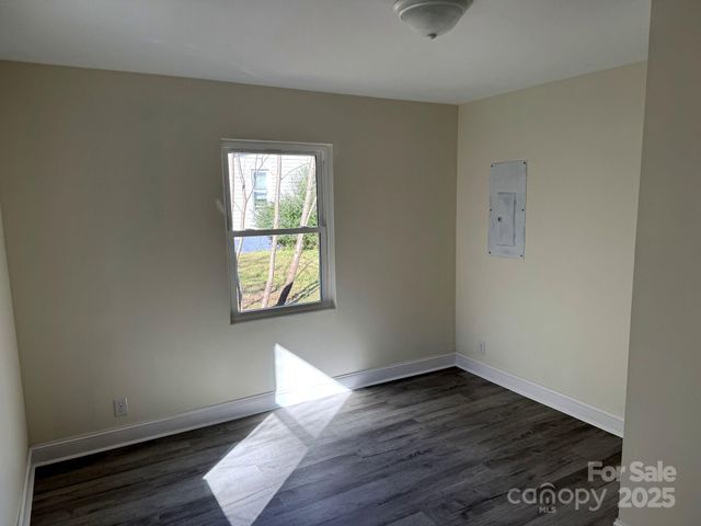 1208 N Ashe Avenue, Newton, NC 28658