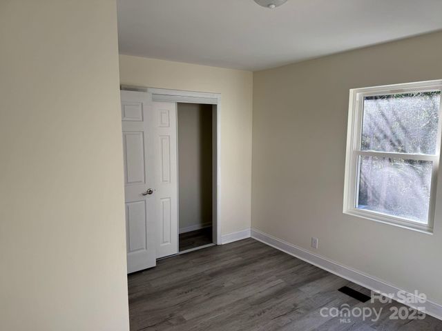 1208 N Ashe Avenue, Newton, NC 28658