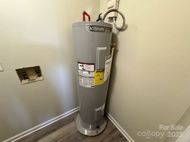 1208 N Ashe Avenue, Newton, NC 28658