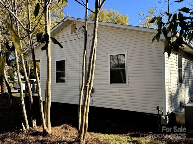 1208 N Ashe Avenue, Newton, NC 28658