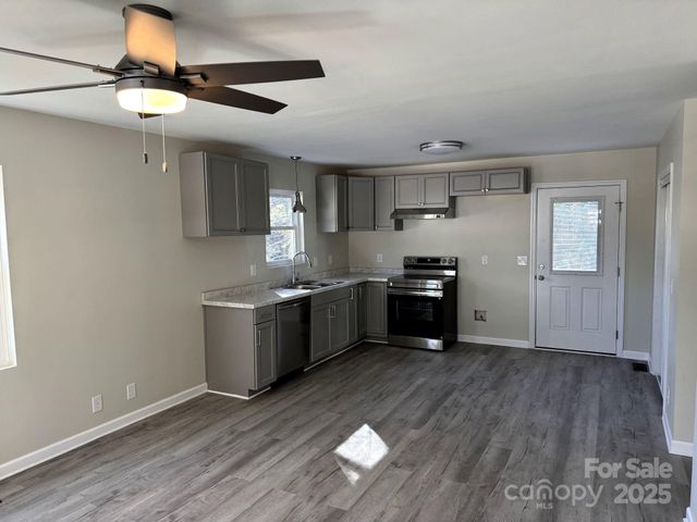 1208 N Ashe Avenue, Newton, NC 28658