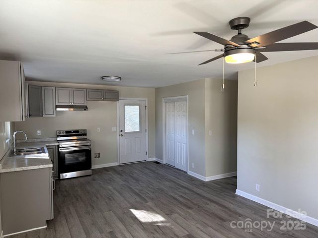 1208 N Ashe Avenue, Newton, NC 28658