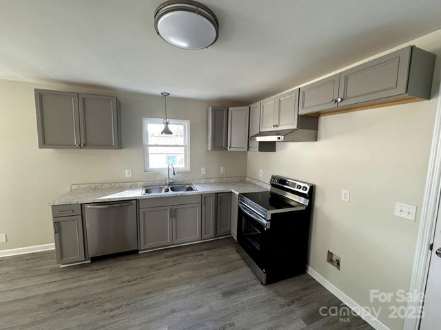 1208 N Ashe Avenue, Newton, NC 28658