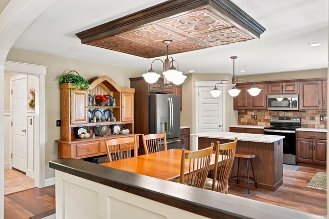 18736 Roselle Cove, Auburn, IN 46706