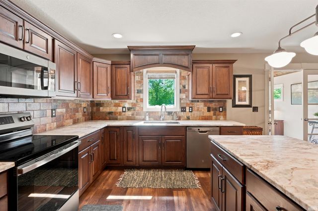 18736 Roselle Cove, Auburn, IN 46706