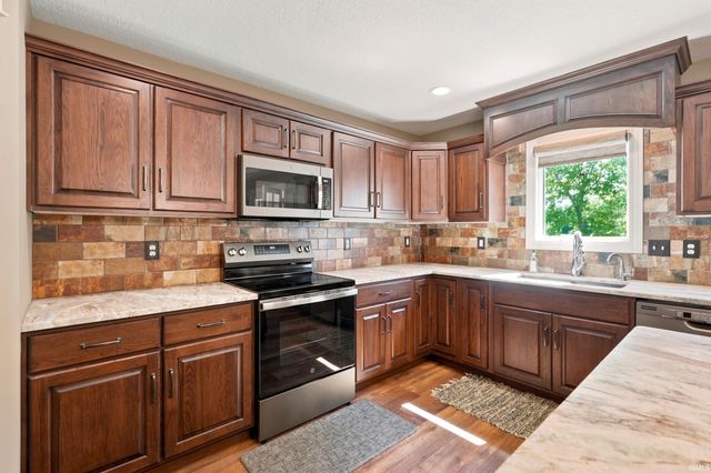 18736 Roselle Cove, Auburn, IN 46706