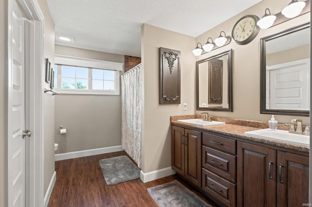 18736 Roselle Cove, Auburn, IN 46706