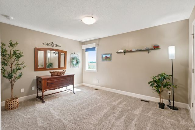 18736 Roselle Cove, Auburn, IN 46706