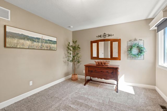 18736 Roselle Cove, Auburn, IN 46706