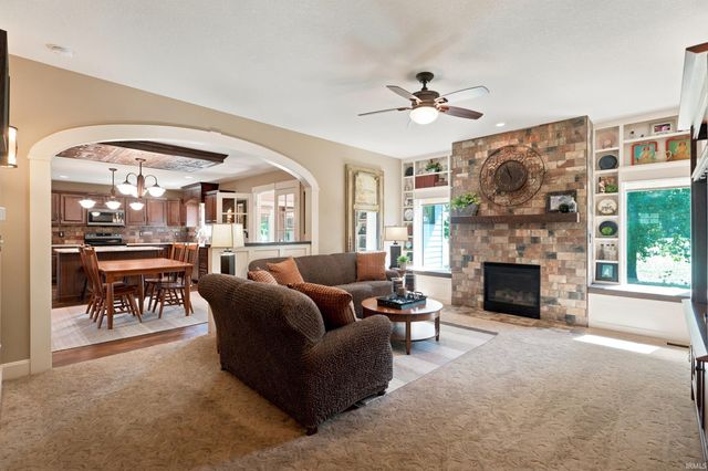 18736 Roselle Cove, Auburn, IN 46706