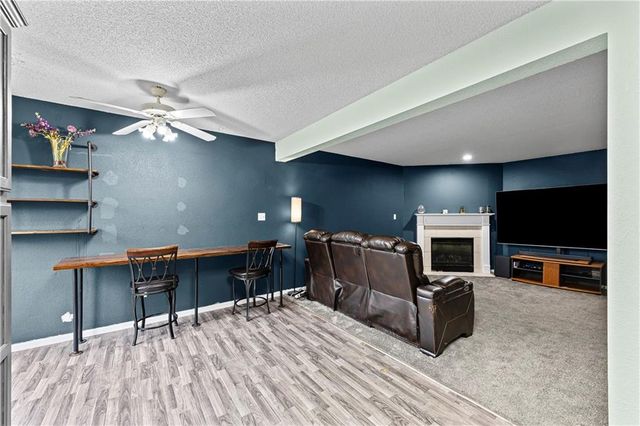 1322 SE Lexington Avenue, Lee's Summit, MO 64081