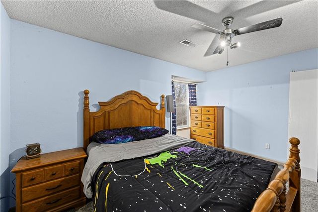 1322 SE Lexington Avenue, Lee's Summit, MO 64081