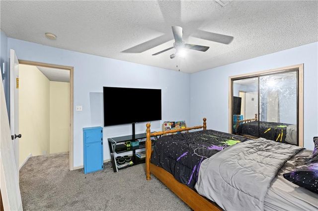 1322 SE Lexington Avenue, Lee's Summit, MO 64081