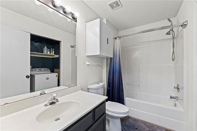 1322 SE Lexington Avenue, Lee's Summit, MO 64081