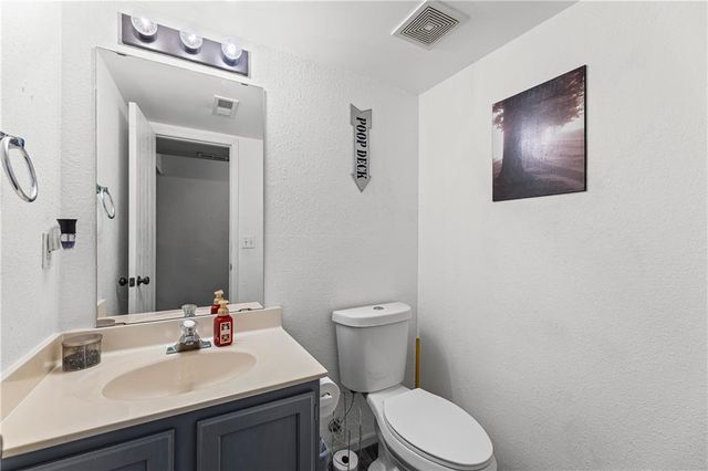 1322 SE Lexington Avenue, Lee's Summit, MO 64081