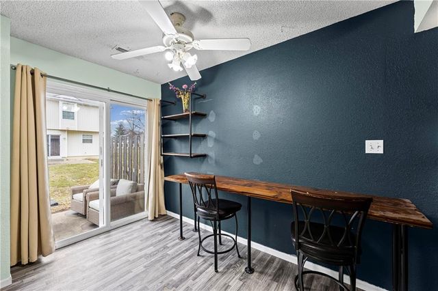 1322 SE Lexington Avenue, Lee's Summit, MO 64081