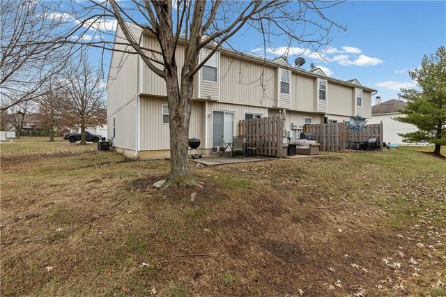 1322 SE Lexington Avenue, Lee's Summit, MO 64081