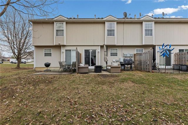 1322 SE Lexington Avenue, Lee's Summit, MO 64081