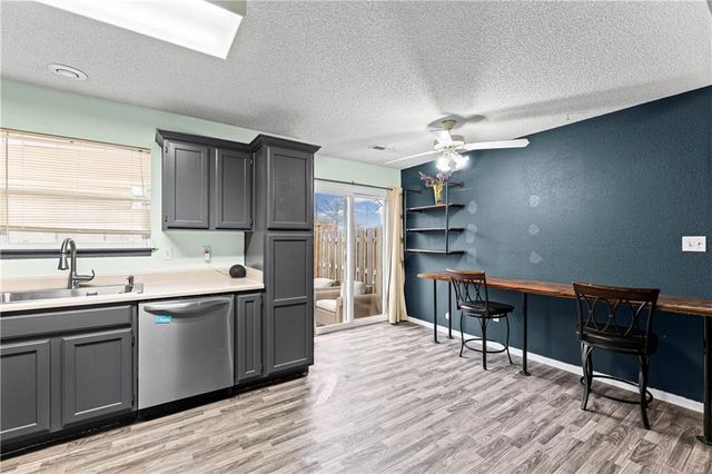 1322 SE Lexington Avenue, Lee's Summit, MO 64081