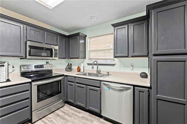 1322 SE Lexington Avenue, Lee's Summit, MO 64081