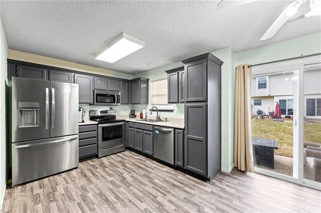 1322 SE Lexington Avenue, Lee's Summit, MO 64081