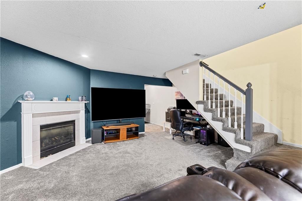 1322 SE Lexington Avenue, Lee's Summit, MO 64081