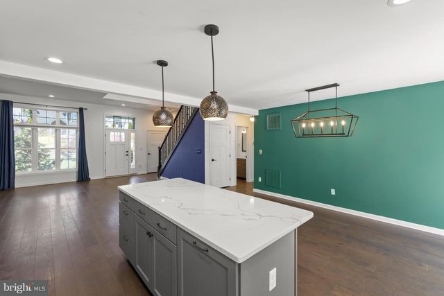 112 COLONIAL DR, Cross Junction, VA 22625