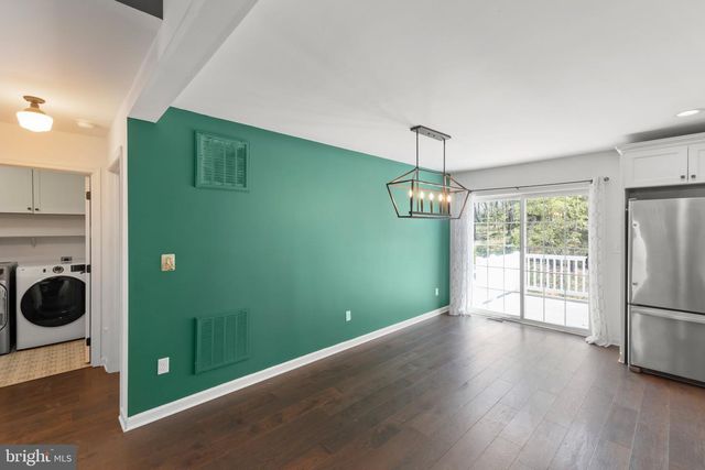 112 COLONIAL DR, Cross Junction, VA 22625