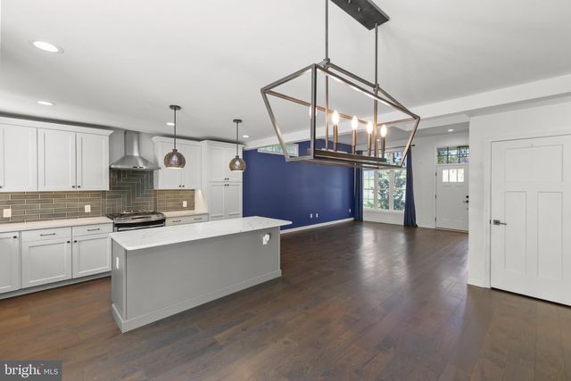 112 COLONIAL DR, Cross Junction, VA 22625