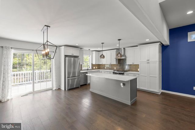 112 COLONIAL DR, Cross Junction, VA 22625