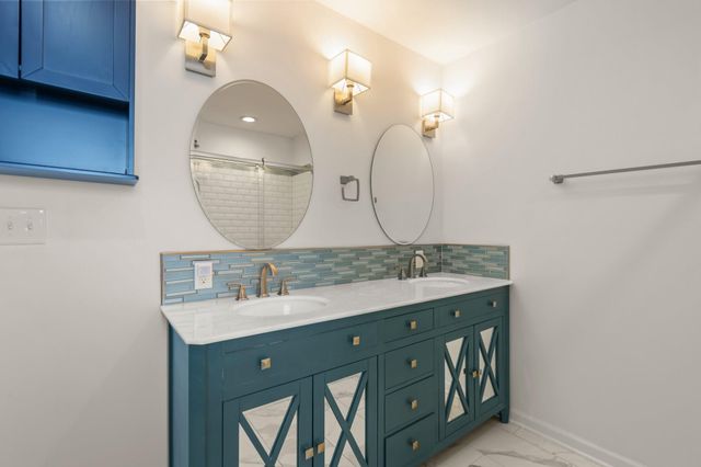 112 COLONIAL DR, Cross Junction, VA 22625